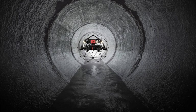 Un drone volant pour inspecter les canalisations